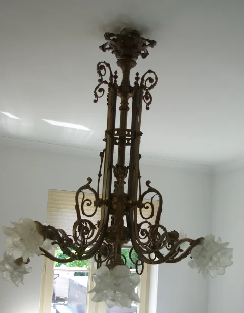 Zware bronzen 8‑lichts kroonluchter – antieke hanglamp