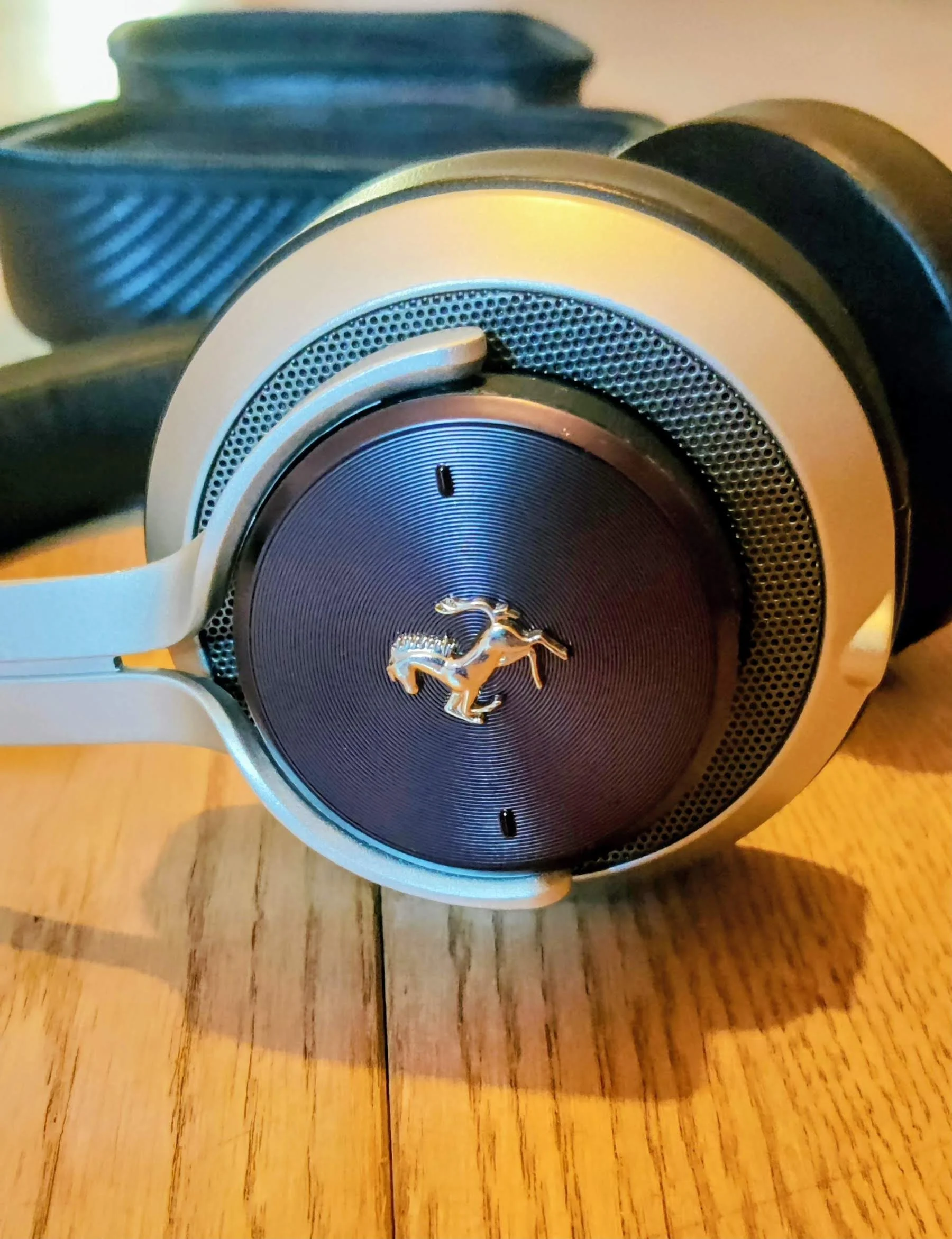 Logic3 Ferrari Cavallino T350 – Noise Cancelling – Over‑Ear – Premium Ferrari Design –