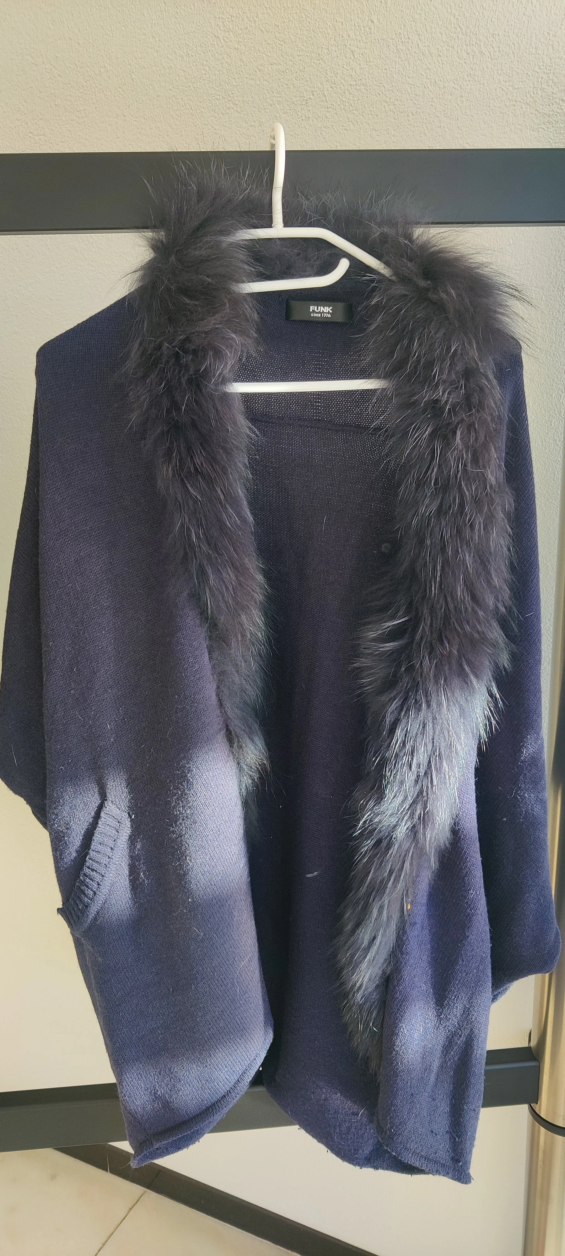 FUNK knitted cardigan met echte bontkraag – luxe warme damesponcho
